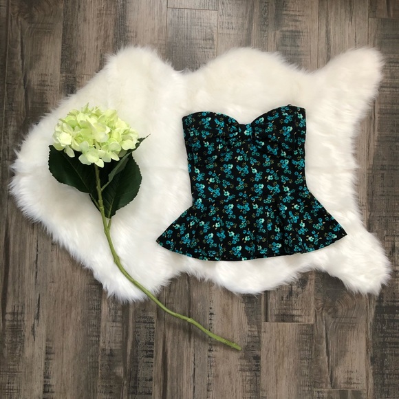 Women’s Tops Bundle - Picture 2 of 2